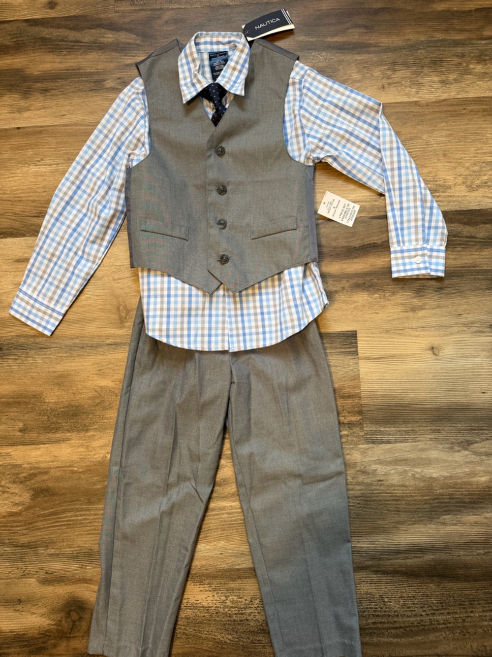 Nautica Gray 4-piece suit - boys size 6